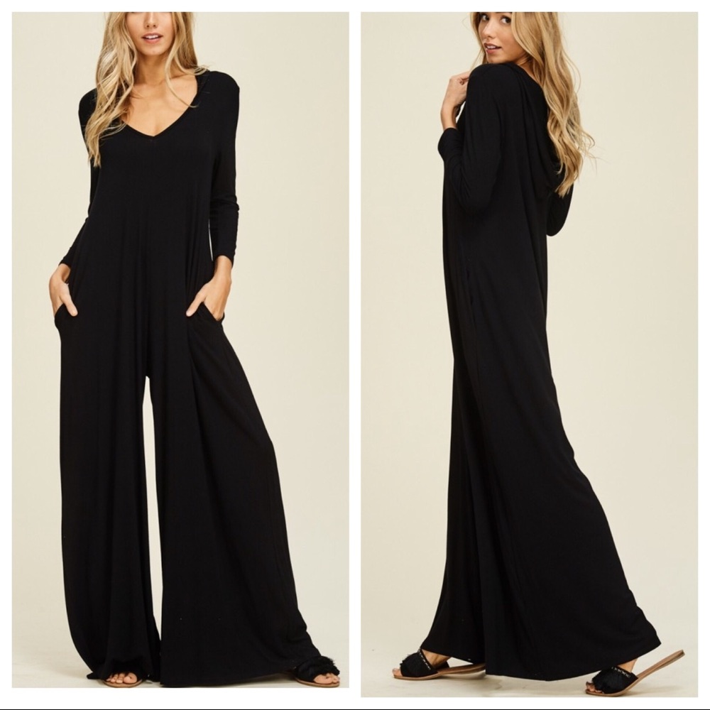 ✨LAST ONE ✨Wide leg hooded black jumpsuit - Picture 2 of 7